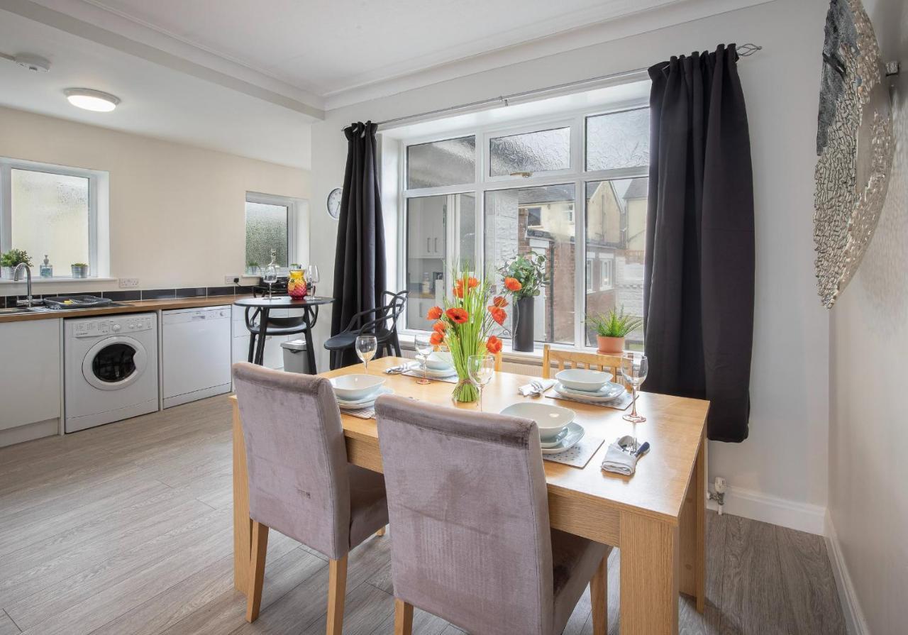 Holiday home Fantastic! Family Home: Free Parking *