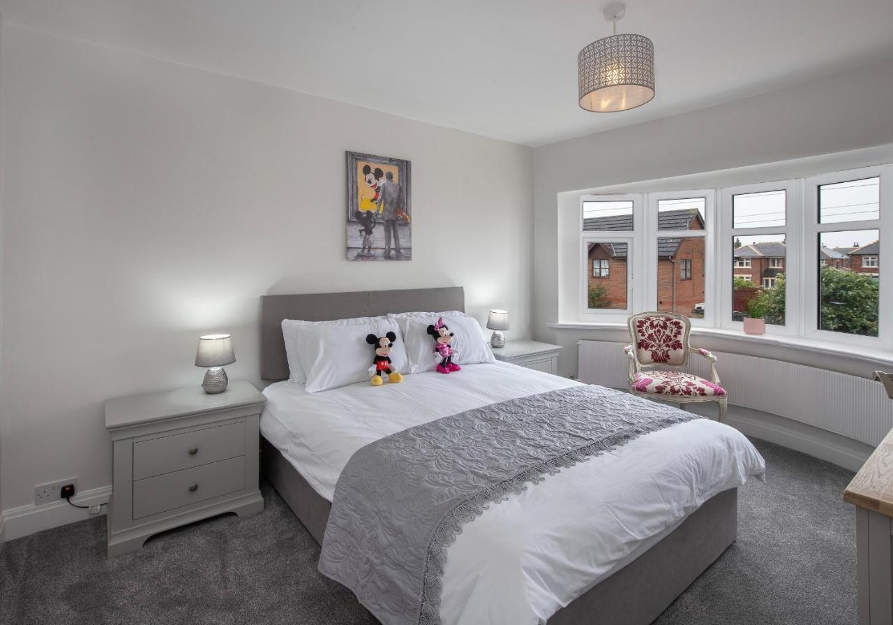Holiday home Fantastic! Family Home: Free Parking *