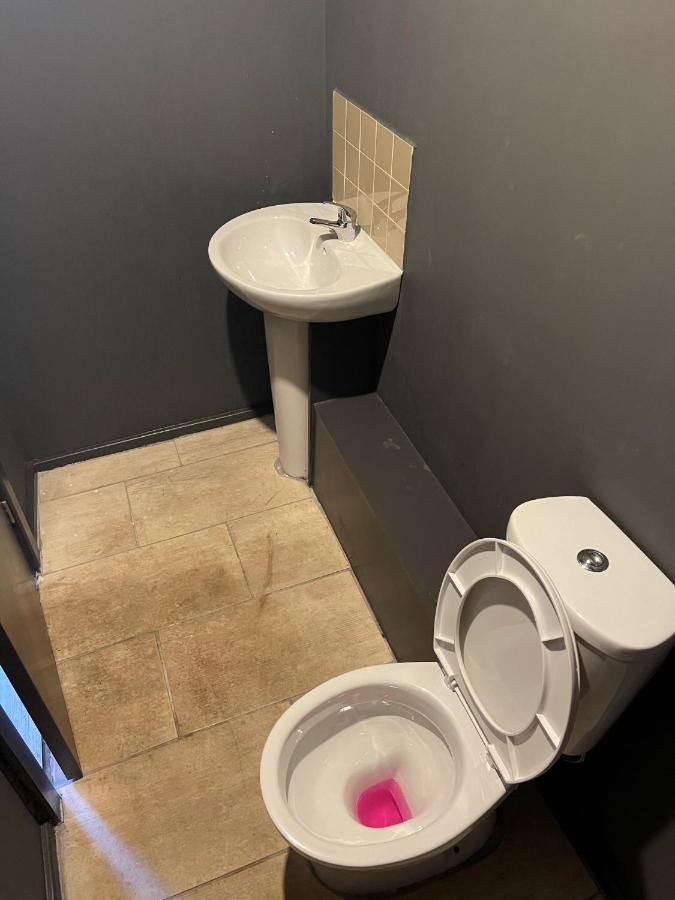 Town Center Willow - Sleeps Up To 10 - Dogs Welcome - 2 Minutes From Train Station Blackpool