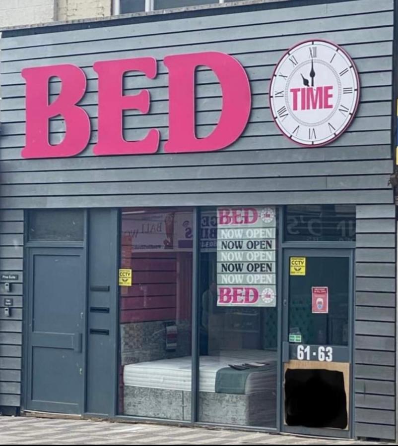 Town Center Willow - Sleeps Up To 10 - Dogs Welcome - 2 Minutes From Train Station * Blackpool