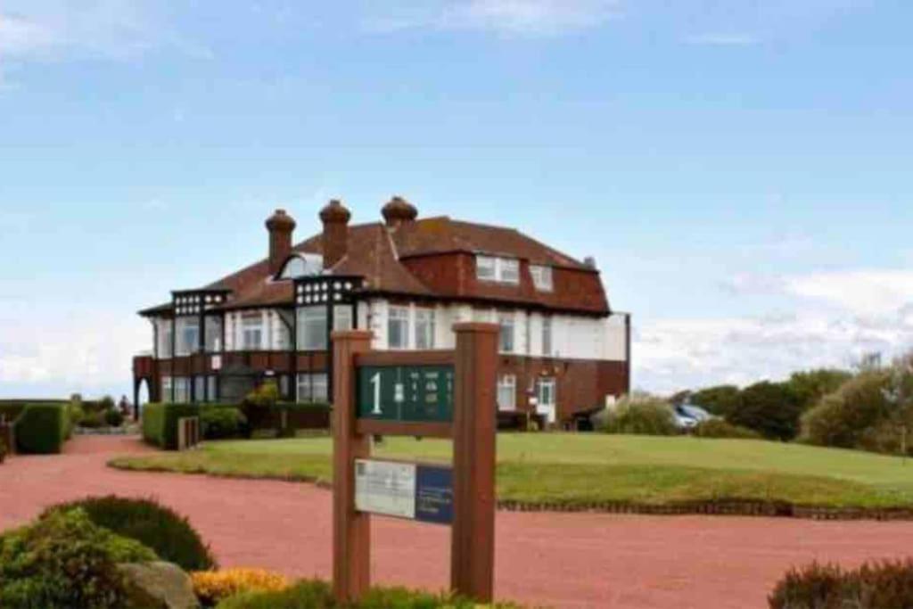 Holiday home Spacious Family Minutes From The *