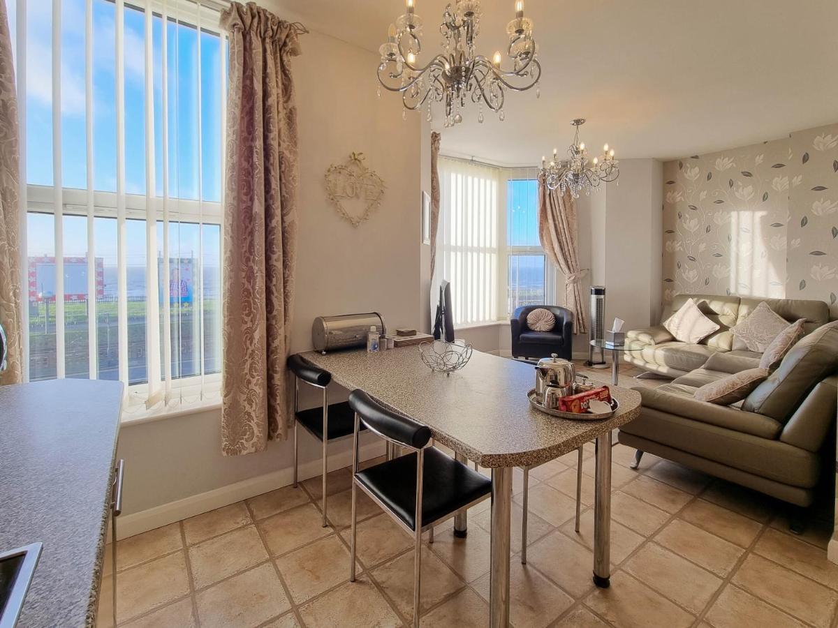 The House, Luxury * Blackpool