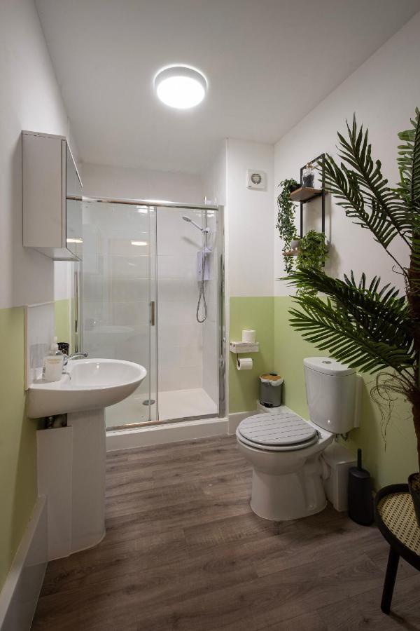 Bank Street 5 *