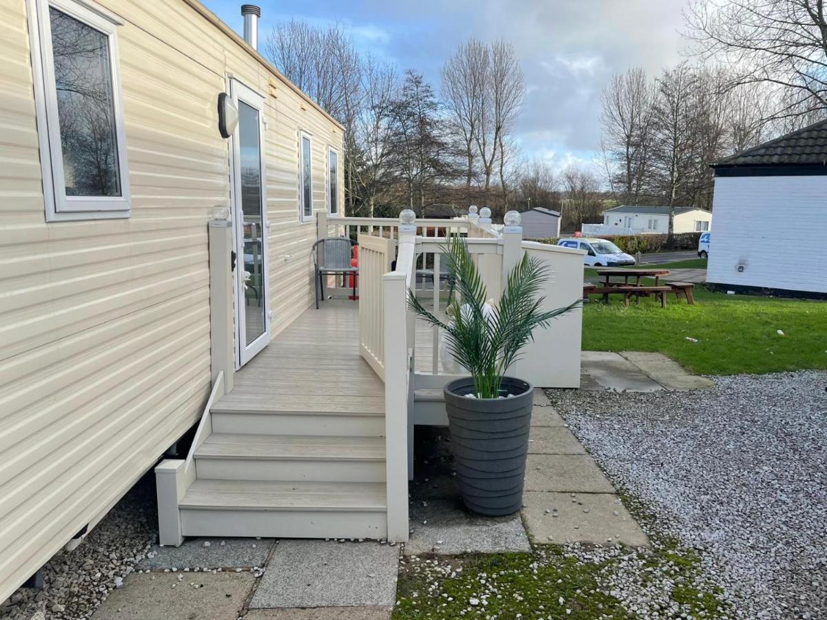 Caravan In Haven Marton Mere *