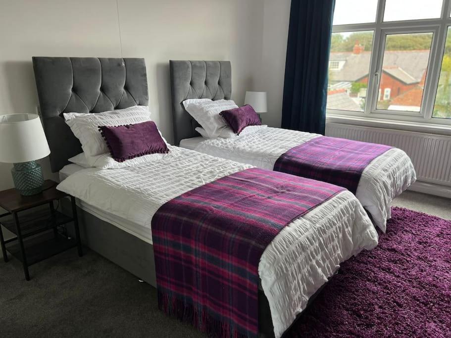 Hidden Gem W/ Parking Short Walk To Pleasure * Blackpool