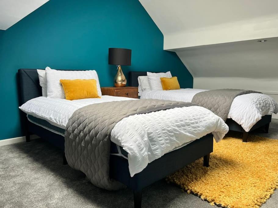 Hidden Gem W/ Parking Short Walk To Pleasure Blackpool
