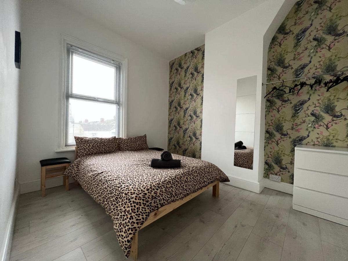 Apartment Safari Apartment, Free Parking, 10min Walk To Tower, Sleeps 12 *