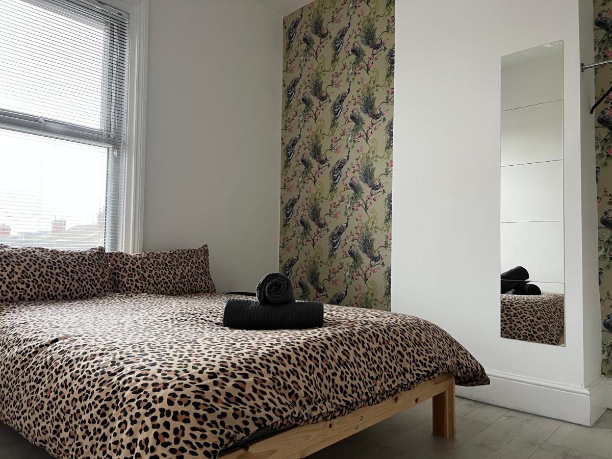 Safari Apartment, Free Parking, 10min Walk To Tower, Sleeps 12 *