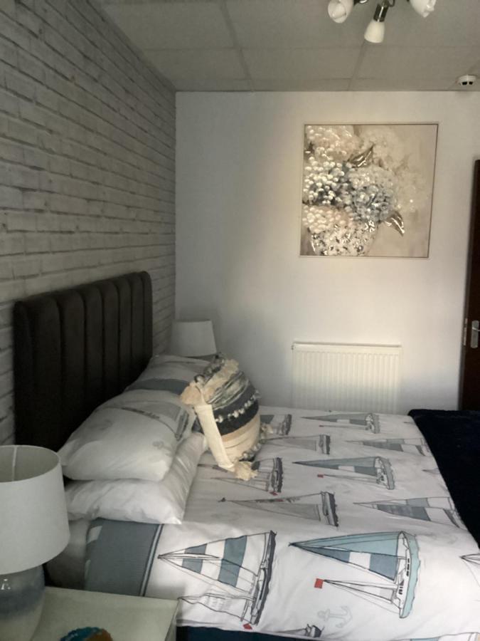 Bed & Breakfast By The Seaside *