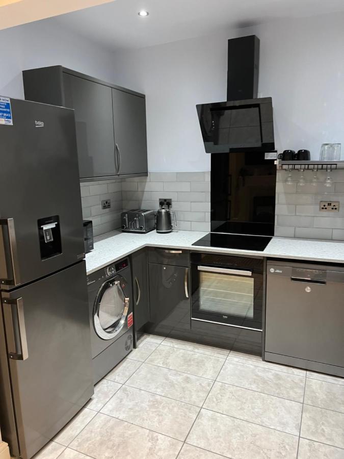 Cosy Family Get-away 4 Bedrooms 7 Beds 2 Bathrooms Holiday home *