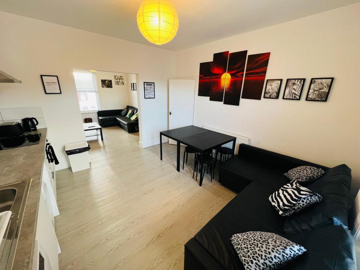 Safari Apartment, Free Parking, 10min Walk To Tower, Sleeps 12 Apartment *
