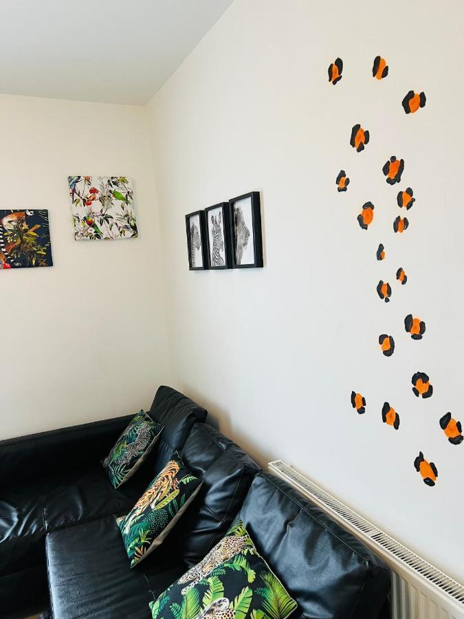 Safari Apartment, Free Parking, 10min Walk To Tower, Sleeps 12 * Blackpool