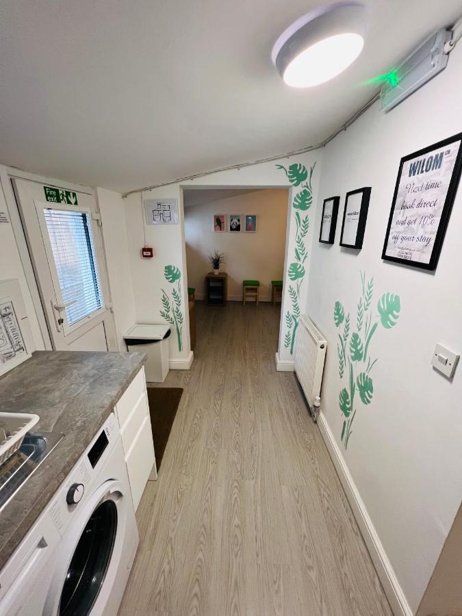 Tropical Apartment, 10 Min From Tower, Outside Space, Sleeps 12 Apartment