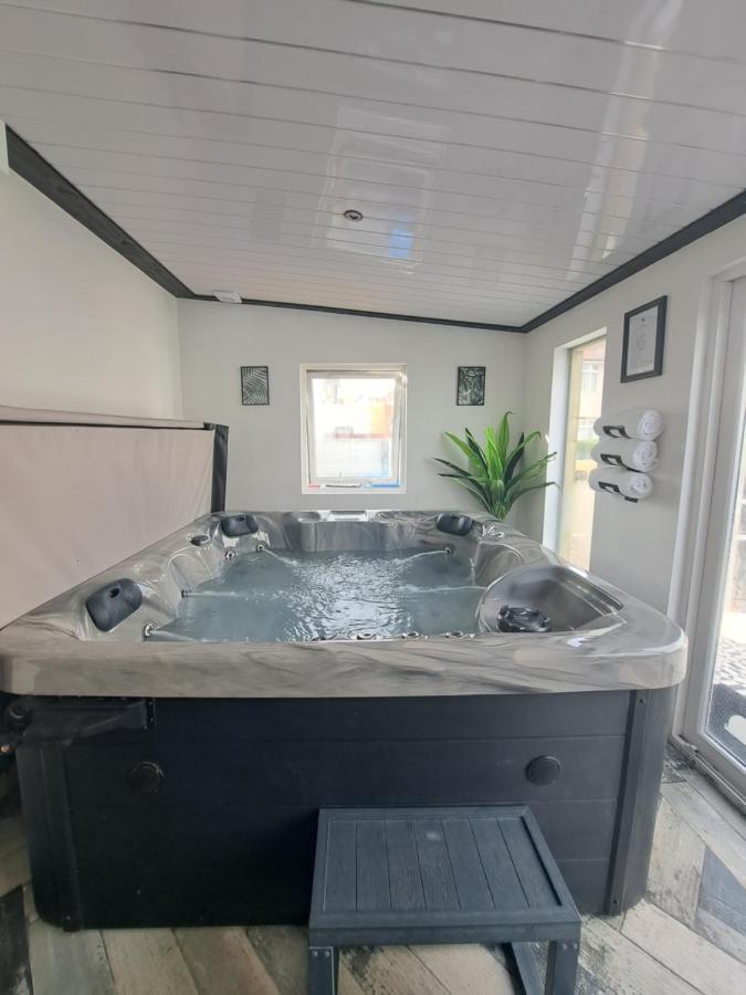 Family With Hot Tub , Family Groups Only *