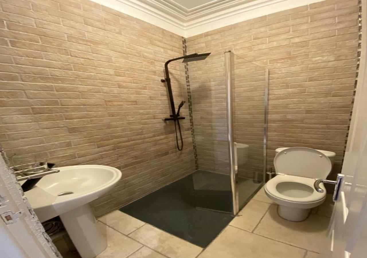 Alexander Hotel 2*