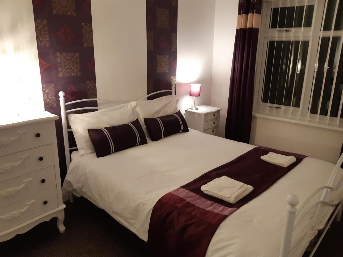 Lodge Abode - Caxton