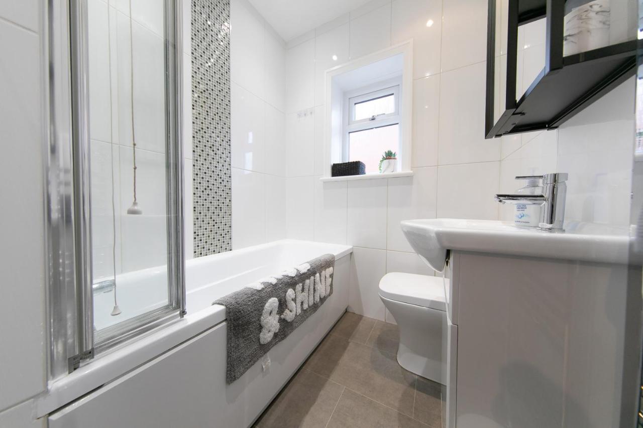 Stunning House Near Attractions Holiday home *