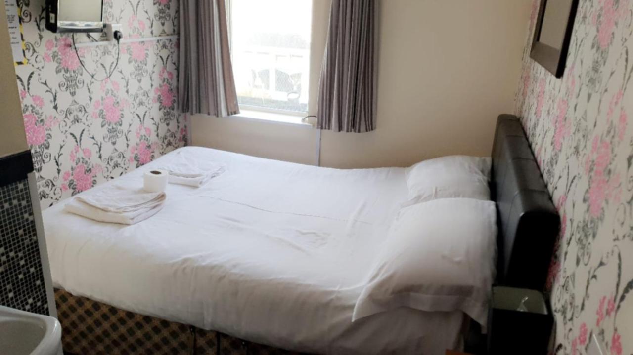 Guest house The Clarendon *