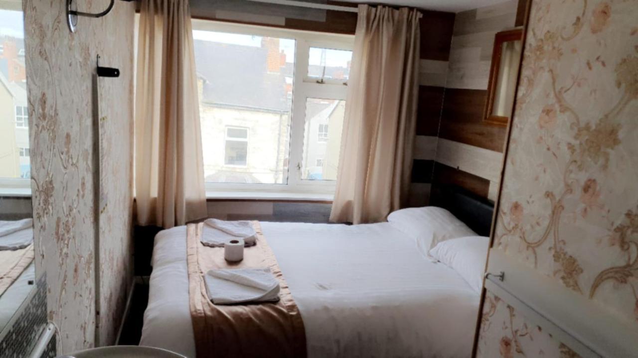 Guest house The Clarendon