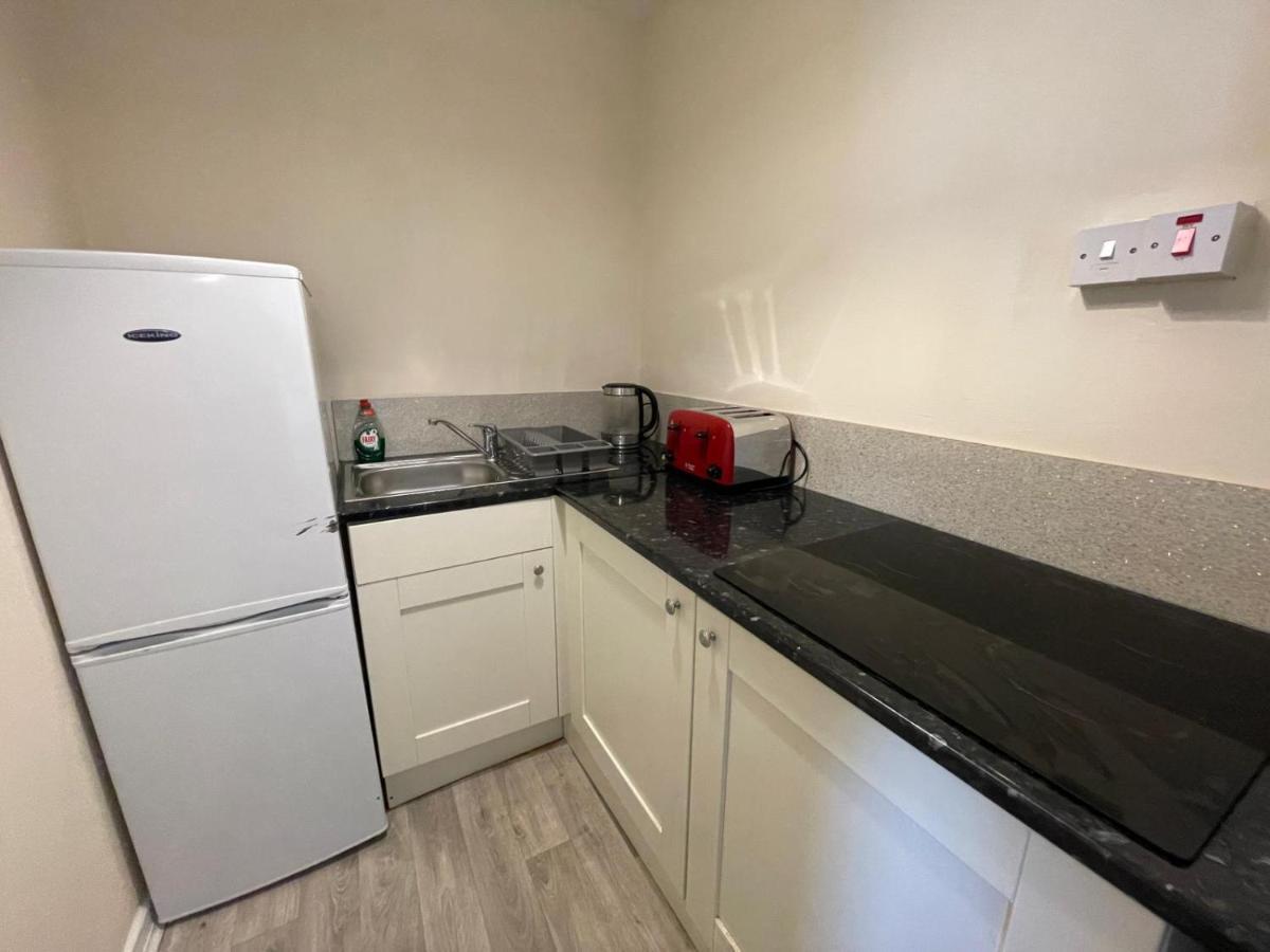 Lancaster Apartment *