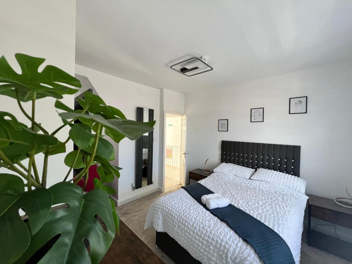 Cosy Family Get-away 4 Bedrooms 7 Beds 2 Bathrooms * Blackpool