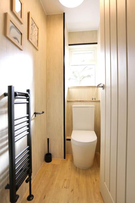 Xxbrand Newxx Sleeps 8, Stylish Japandi House Holiday home