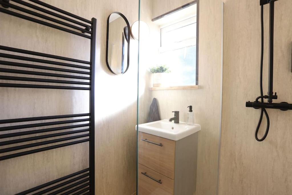 Holiday home Xxbrand Newxx Sleeps 8, Stylish Japandi House *