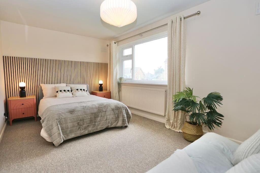 Xxbrand Newxx Sleeps 8, Stylish Japandi House Holiday home Blackpool