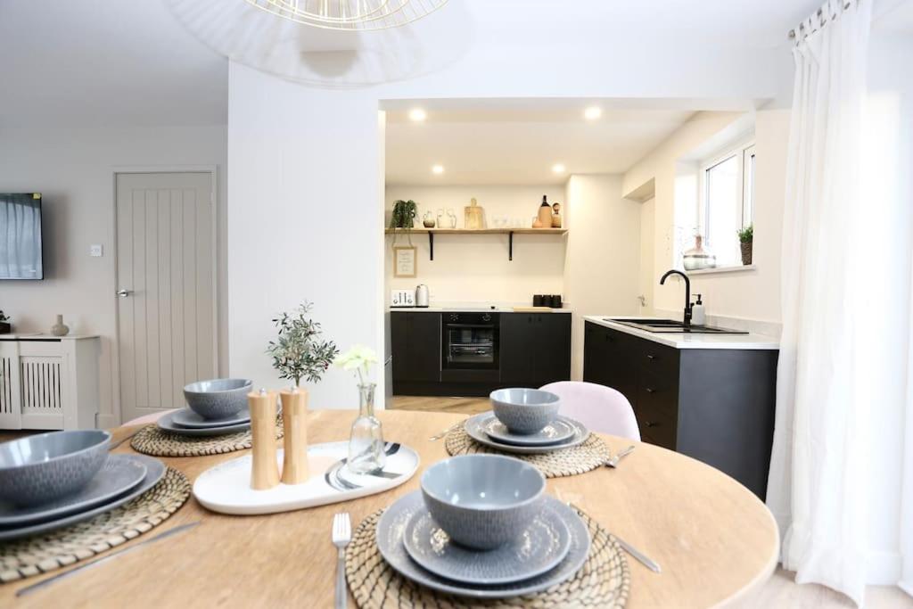Holiday home Xxbrand Newxx Sleeps 8, Stylish Japandi House *