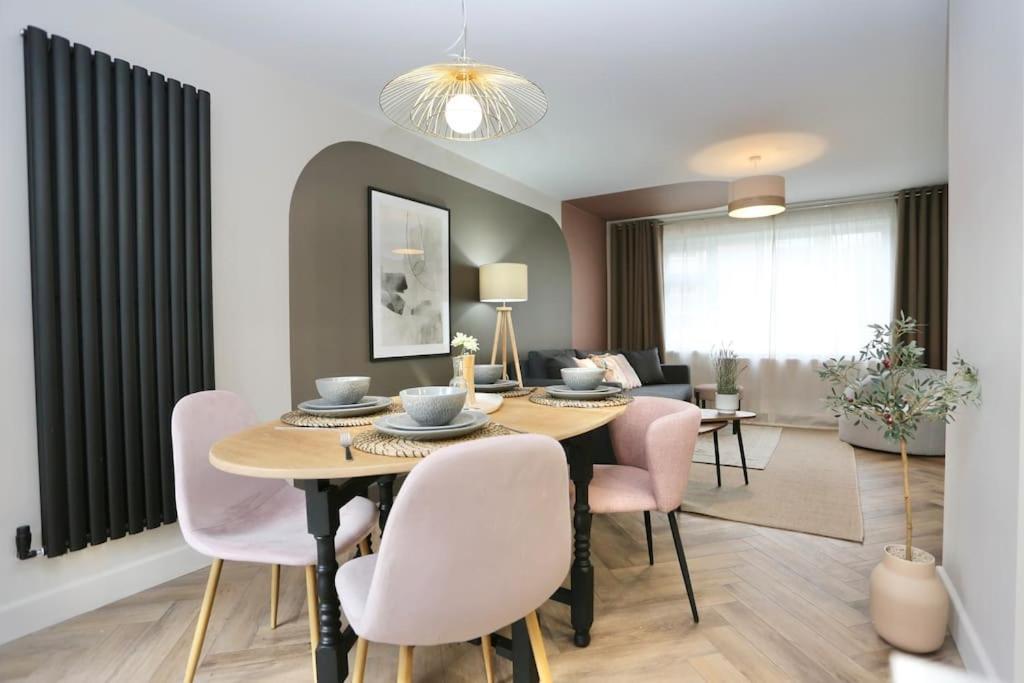 Xxbrand Newxx Sleeps 8, Stylish Japandi House Holiday home Blackpool