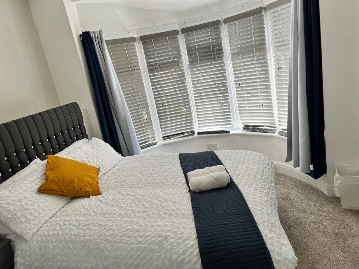 Cosy Family Get-away 4 Bedrooms 7 Beds 2 Bathrooms Blackpool