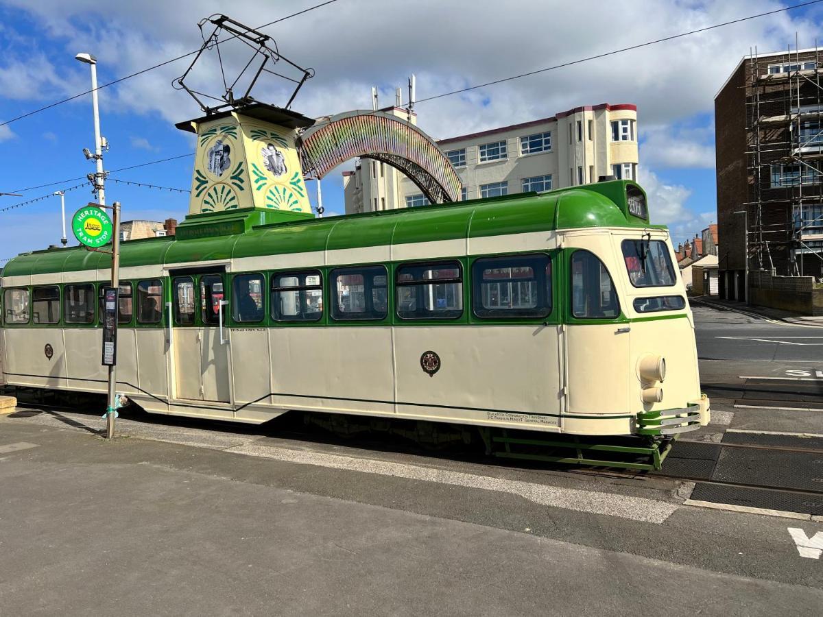 Cosy Family Get-away 4 Bedrooms 7 Beds 2 Bathrooms Blackpool