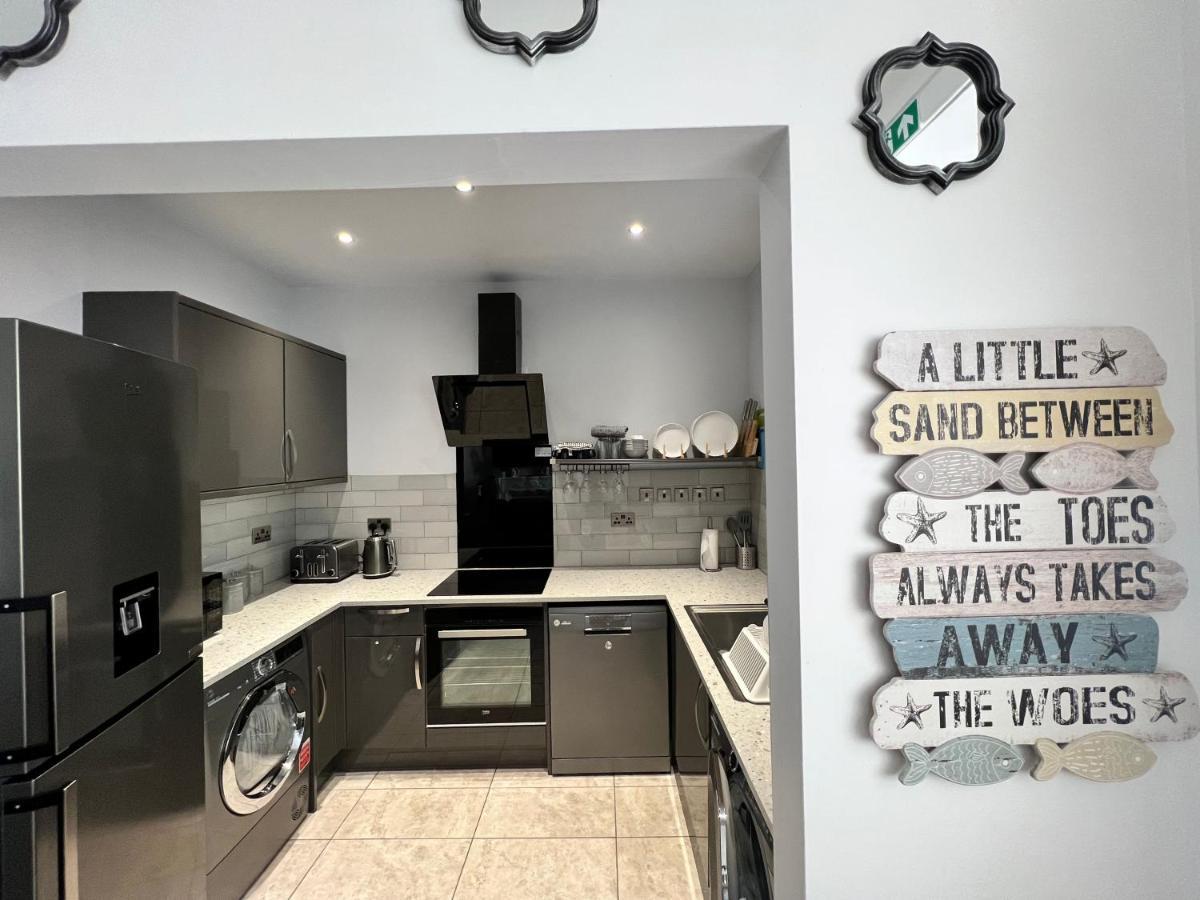 Cosy Family Get-away 4 Bedrooms 7 Beds 2 Bathrooms Blackpool