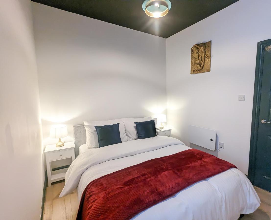 Apartment No 10 *