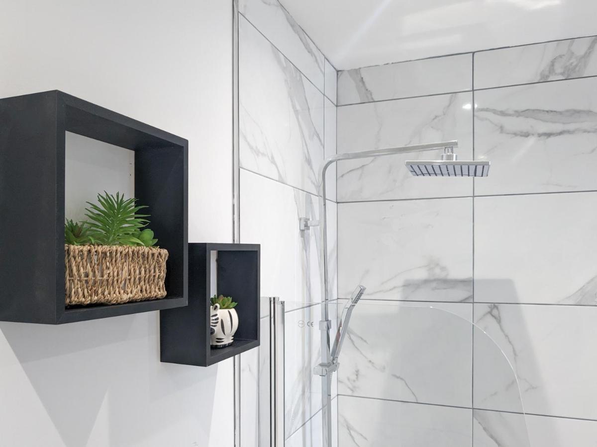 Apartment No 10 *