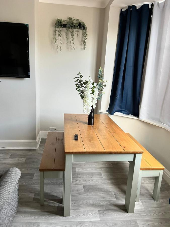 Kim Family Holiday Get-away 4 Bedrooms 2 Baths Holiday home *