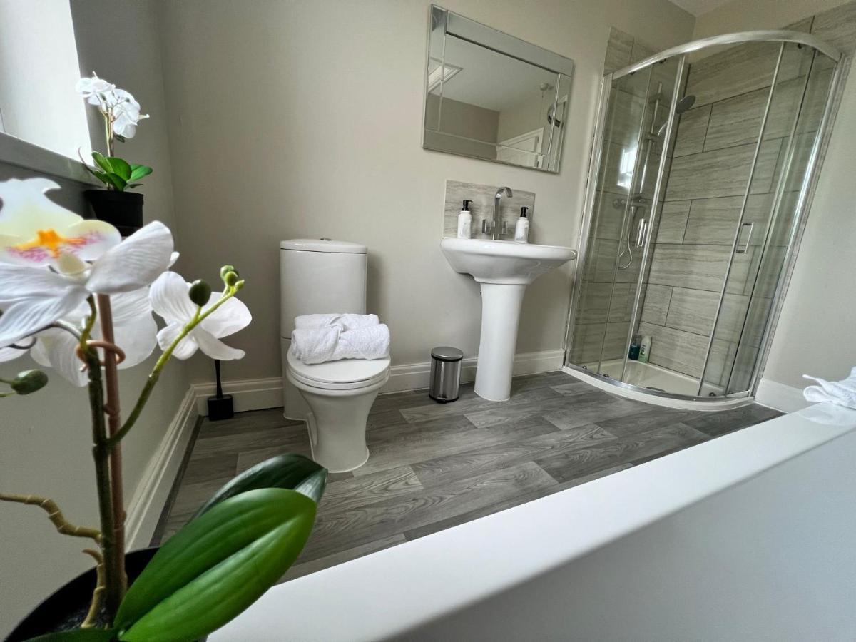 Kim Family Holiday Get-away 4 Bedrooms 2 Baths *