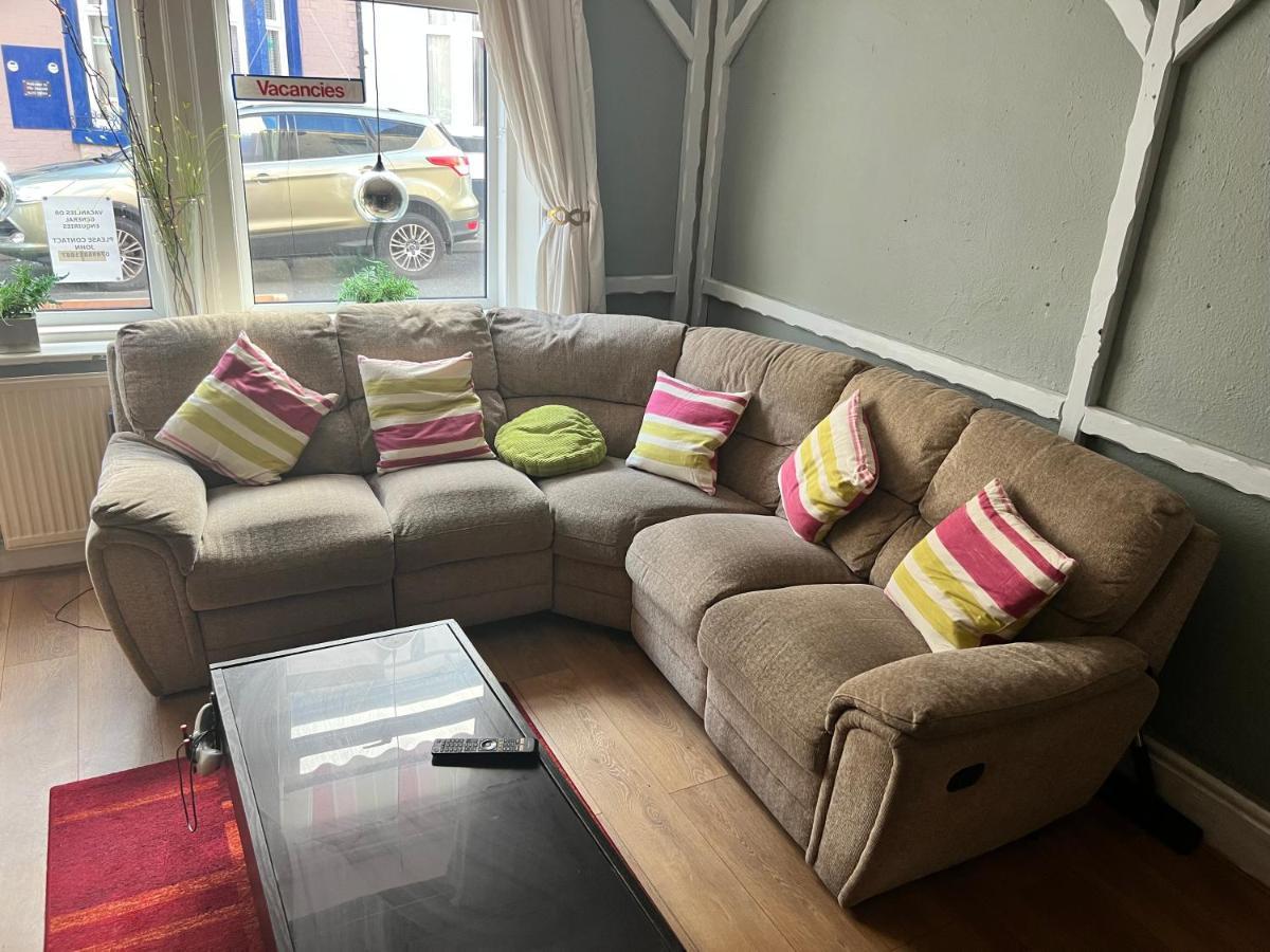 Kirkstead Guesthouse, Pet Friendly Available, Everyone Welcome Guest house Blackpool