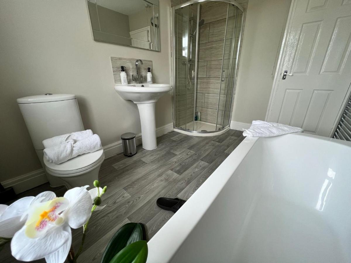 Kim Family Holiday Get-away 4 Bedrooms 2 Baths Holiday home Blackpool