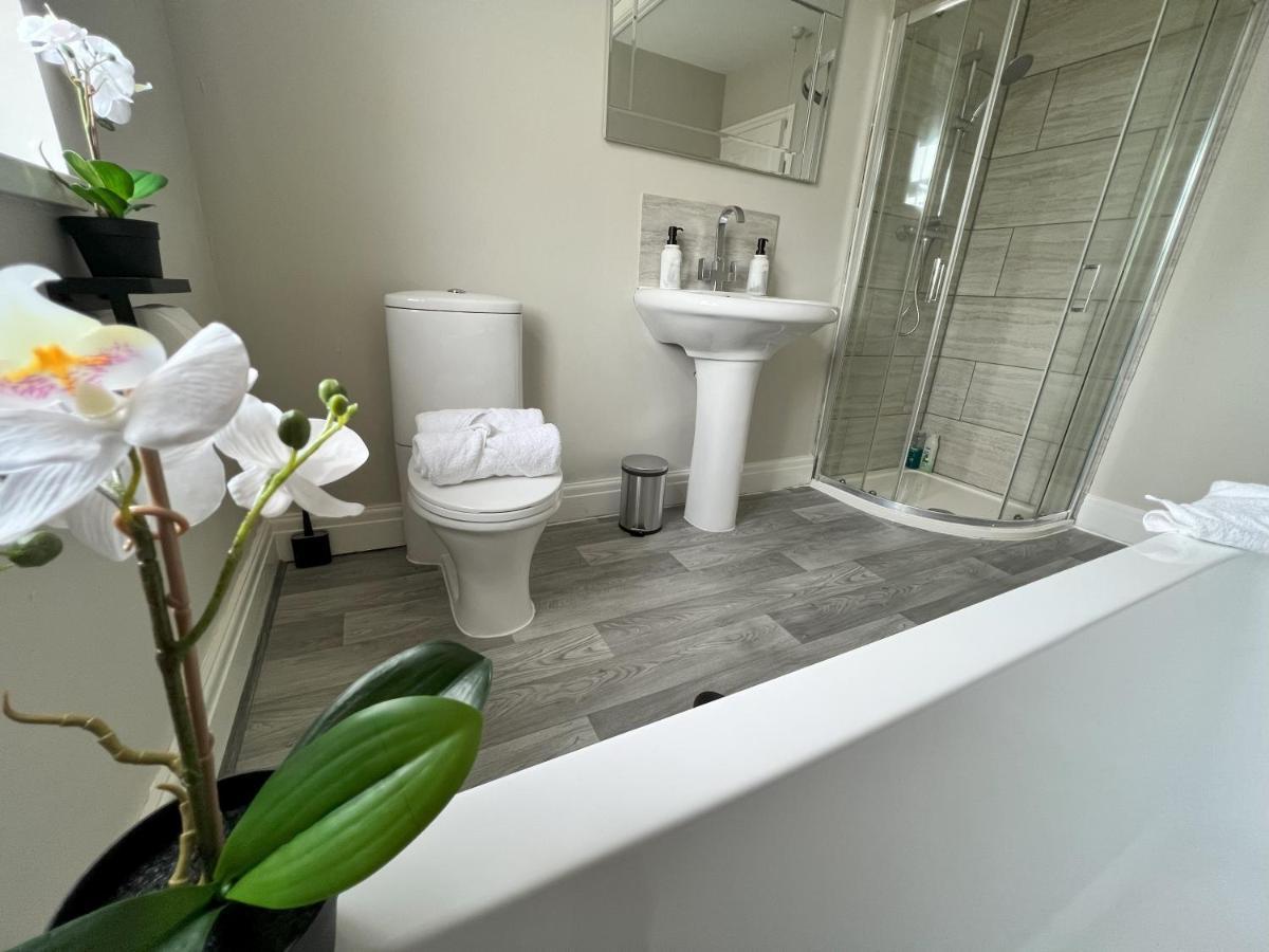 Kim Family Holiday Get-away 4 Bedrooms 2 Baths *