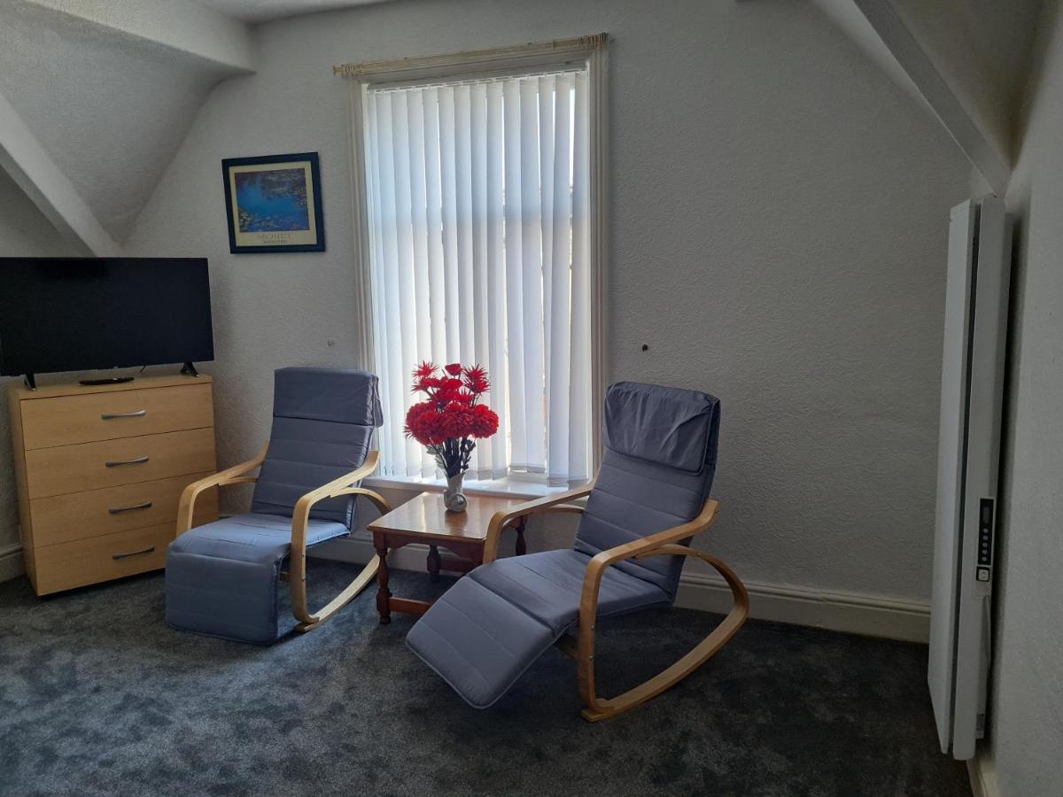 Lawnswood Apartment *