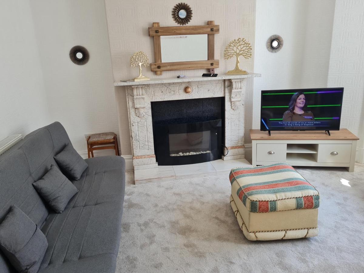 Lawnswood Apartment *