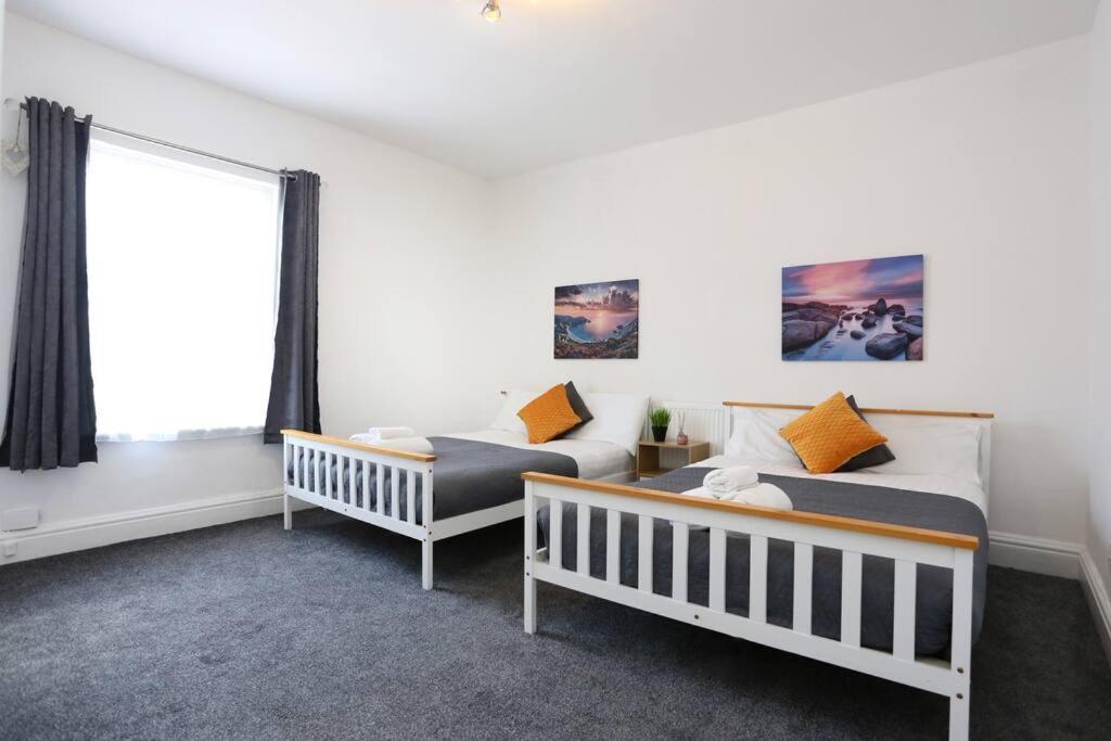 Modern - Location With Parking Holiday home Blackpool