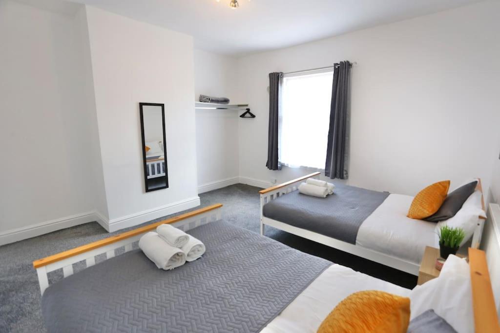 Modern - Location With Parking *