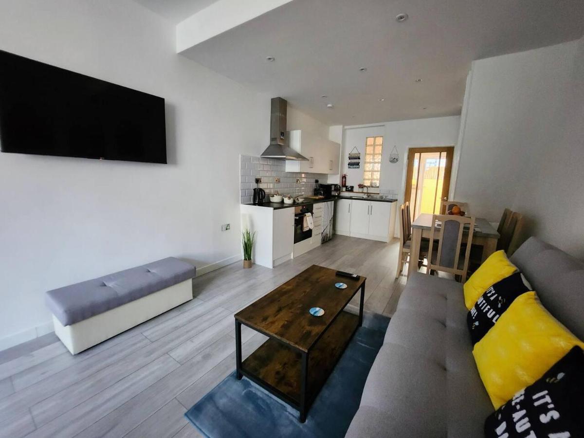 Holiday home Immaculate 2-bed House In