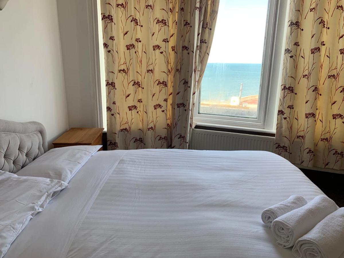 Jini Hotel *