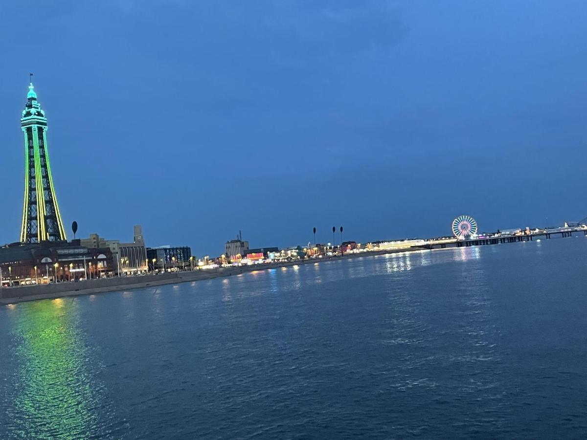 Apartment Lovely 2-bed In Secret House Blackpool