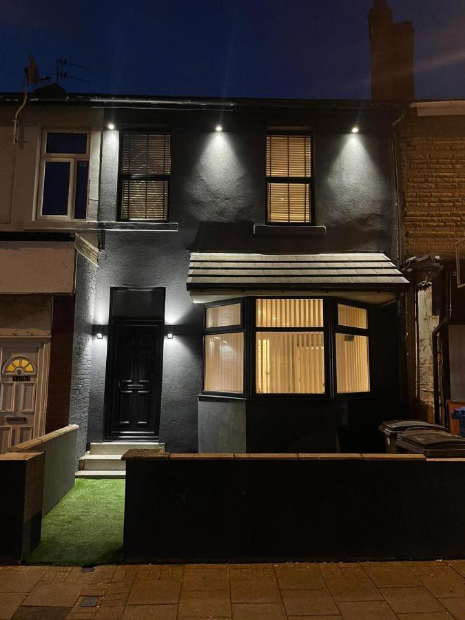 Lovely 2-bed In Secret House Blackpool