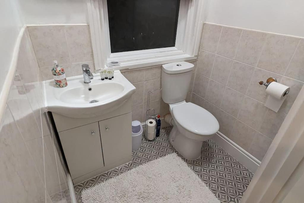 Barton Beachside - Comfort Onebedroom Apartment, Double & Sofabed - & Promenade Location - Over 21's, Family Friendly Only, Id Required, Stairs Access, Free Parking Apartment Blackpool