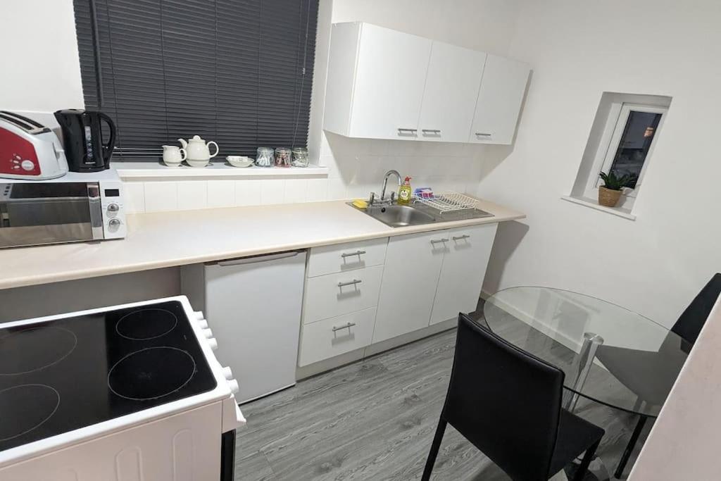 Barton Beachside - Comfort Onebedroom Apartment, Double & Sofabed - & Promenade Location - Over 21's, Family Friendly Only, Id Required, Stairs Access, Free Parking *